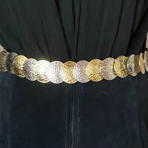 💕HOST PICK!! Vintage gold silver circle metallic chain belt! - Picture 2 of 10